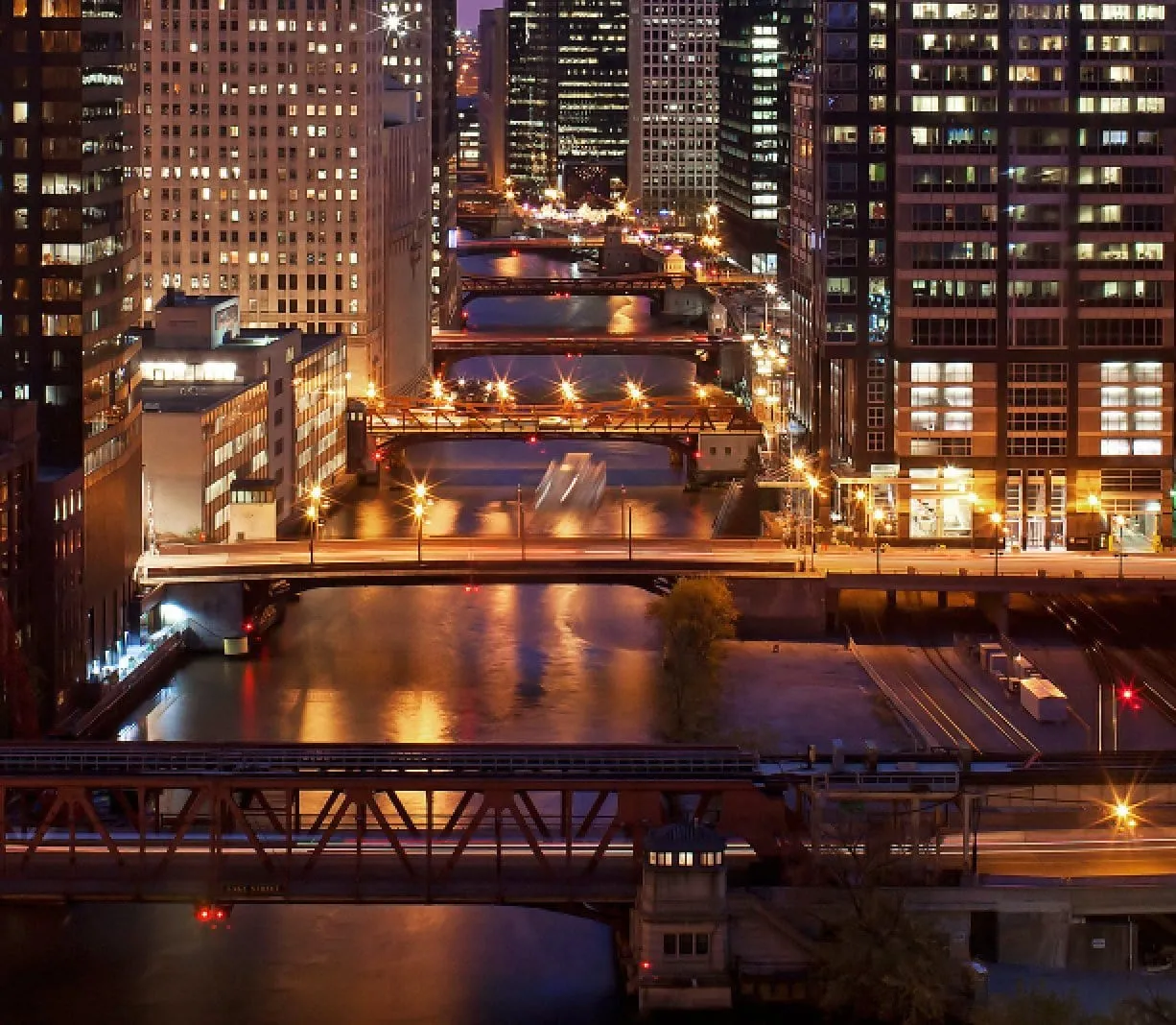 Chicago Skyline Canvas Art - Chicago River