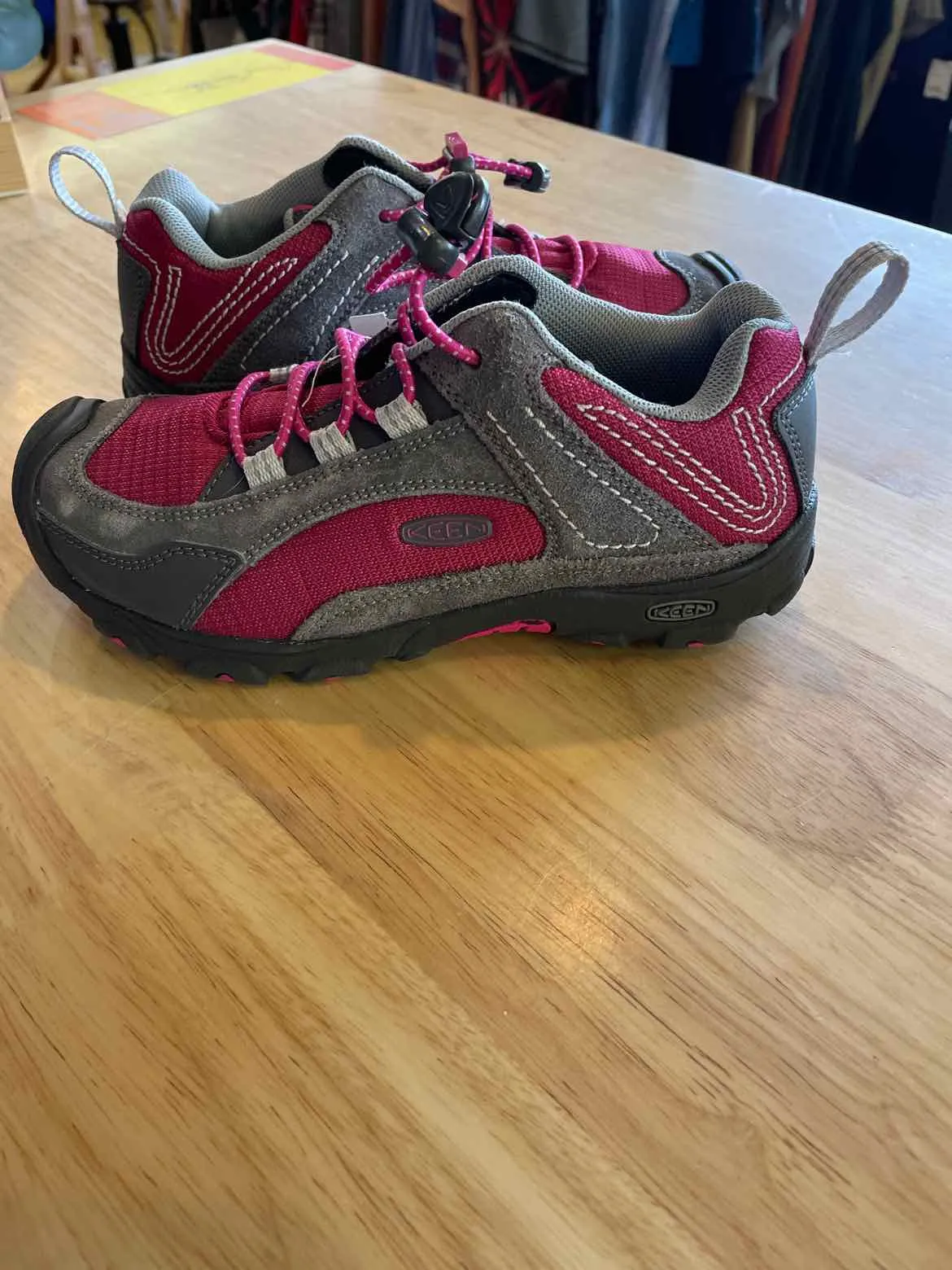 Child Size 2 Keen Girl's Shoe & Boot