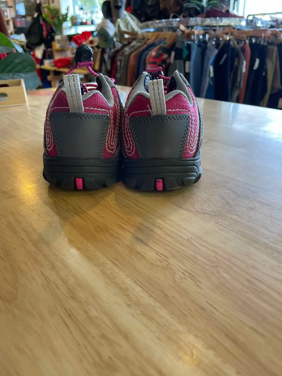Child Size 2 Keen Girl's Shoe & Boot