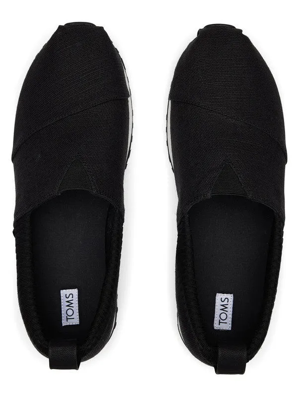 Resident Deep Black Walking Shoes