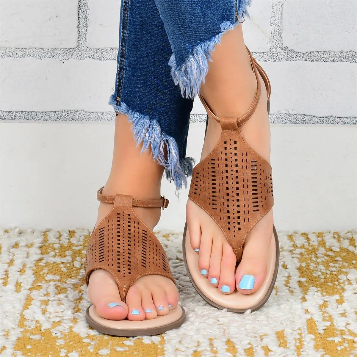Women Toe Flat Sandals Hollow Fashion Casual Beach Shoes